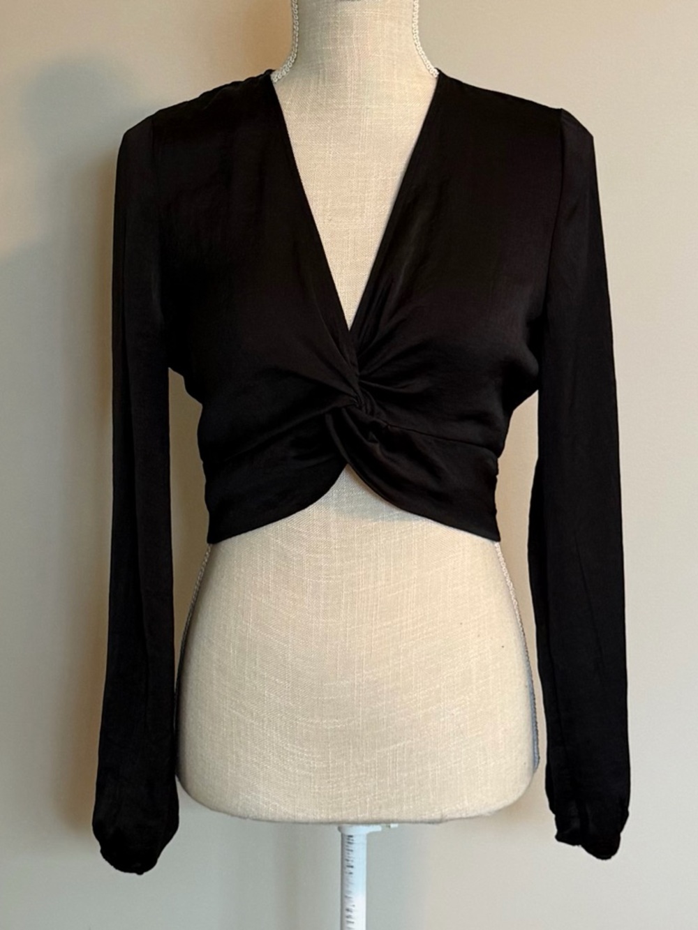 Black Twist-Front Long Sleeve Crop Top